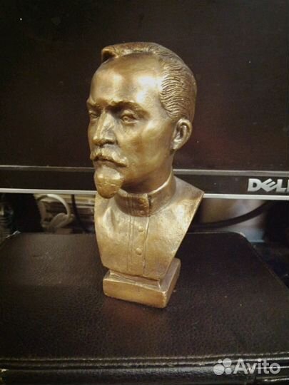 Бюсты Ф. Э. Дзержинского