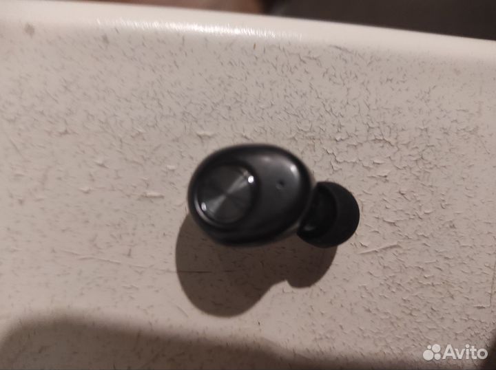 Один наушник правый