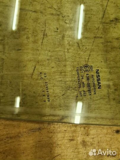 Стекло переднее левое Nissan Juke F15 HR16DE 2011