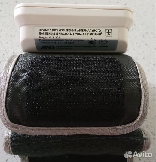 Тонометр AND UB-202 на запястье