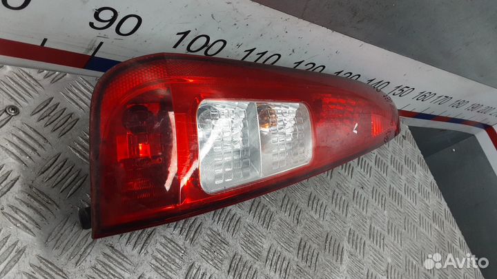 Фонарь задний левый Ford Fusion 2005