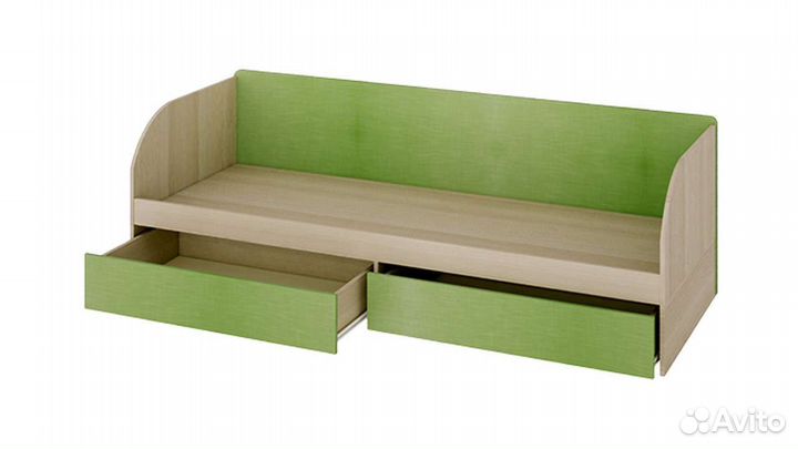 Кровать, стол, полка