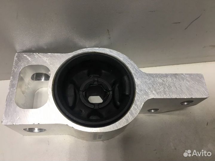 Сайлентблок переднего рачага зад Volkswagen Passat