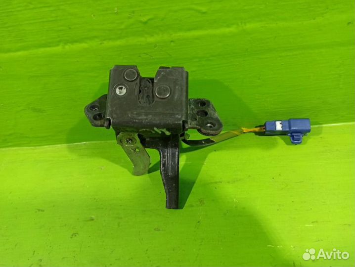 Замок багажника Toyota Yaris P90 2SZ 2006
