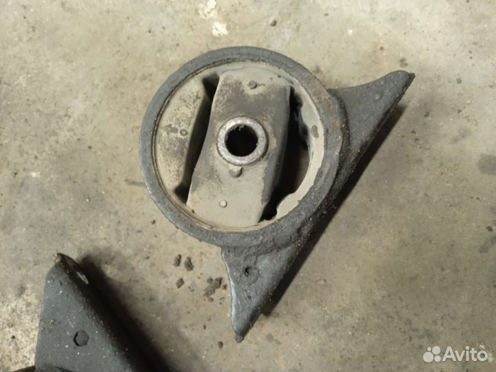 Подушки двигателя Вольво С40 В40