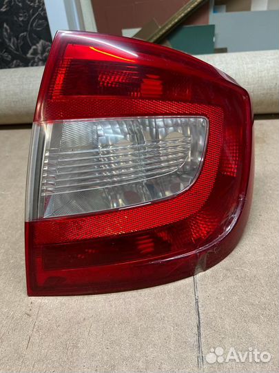 Фонарь задний правый skoda rapid