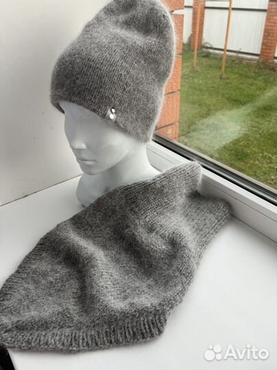 Шапка из пуха норки и снуд уголок