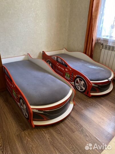 Детская кровать машина