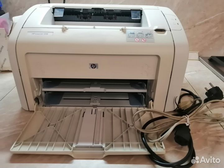 Продам принтер HP laserjet 1018