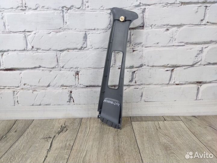 Обшивка стойки центральной правой верхняя Carina E