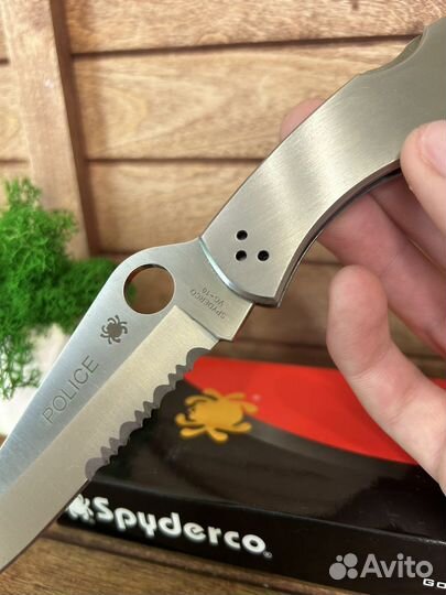 Нож spyderco police полуссерейтор