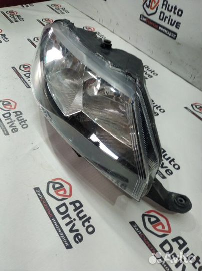 Фара галогеновая правая Skoda Rapid 2019