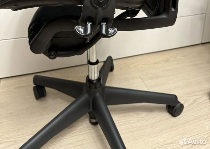 Компьютерное кресло Herman Miller Aeron размер B