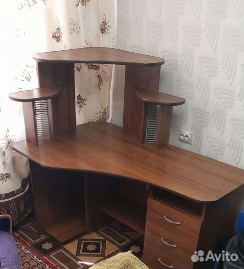 Компьютерный стол