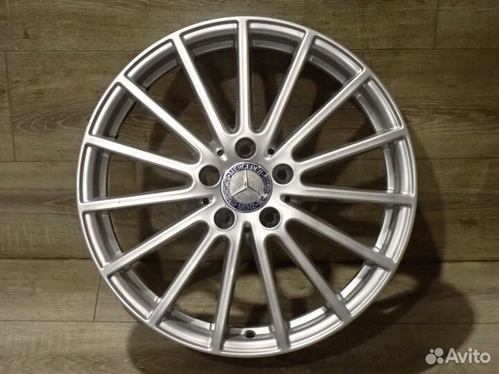 Комплект оригинальных дисков Mercedes GLA R18