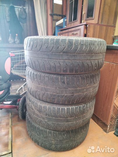 Bridgestone Ice Cruiser 7000 215/60 R16