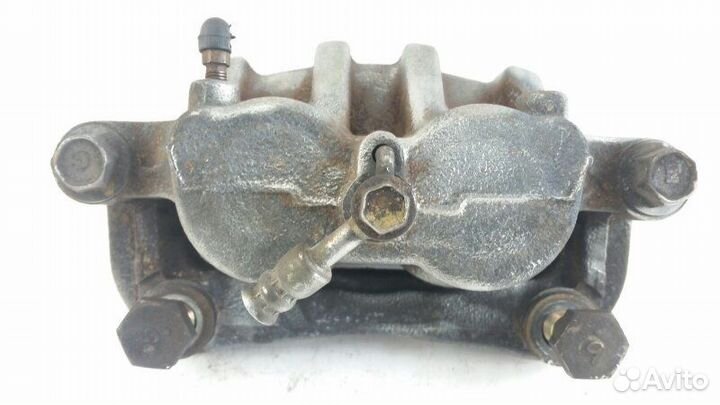 Суппорт передний правый Nissan Elgrand E51 2005