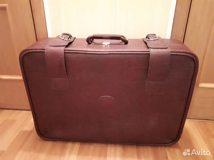 Новые Чемоданы кожаные 2-х колёсные