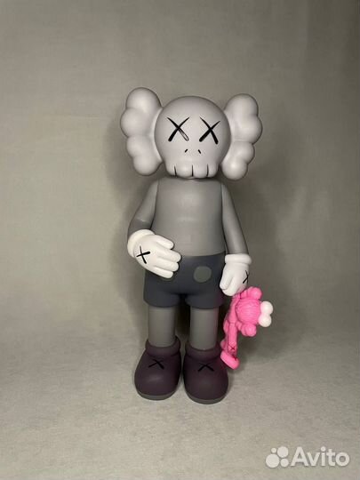 Коллекционная фигурка kaws