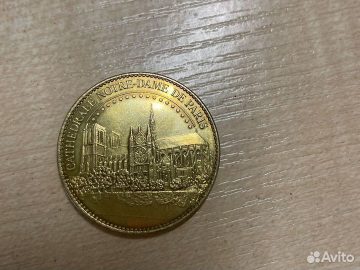 Монета нотер дам де Пари