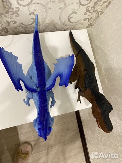 Драконы динозавры Mighty Megasaur и Тираннозавр