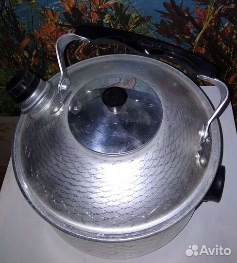 Электрический чайник со свистком