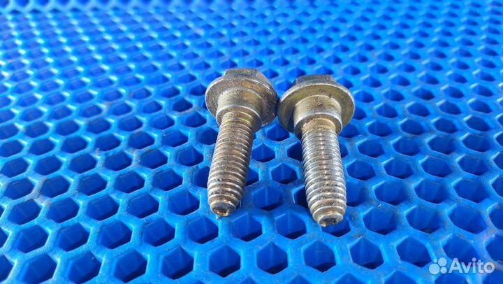 Болт крепления ремня безопасности Renault Logan 1