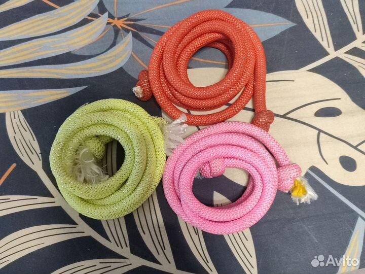 Гимнастическая скакалка