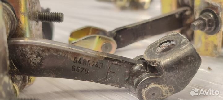 Ограничитель двери Volvo S80