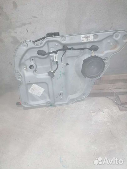 Стеклоподъемник задний правый фольцваген тауран