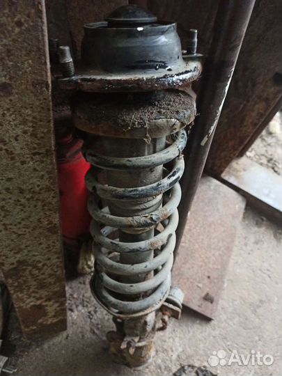 Стойка с пружиной