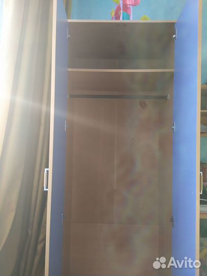 Мебель в детскую, (стол, шкаф для школьника)