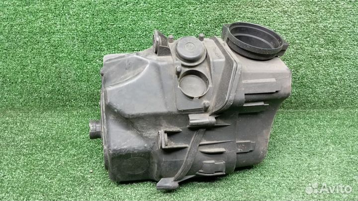 Корпус воздушного фильтра Audi A8