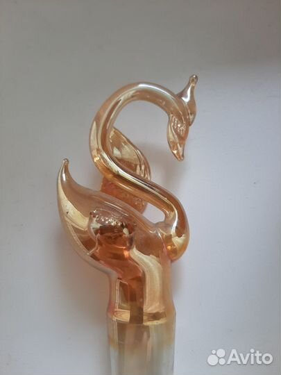 Стеклянный графин с лебедем внутри и шесть рюмок