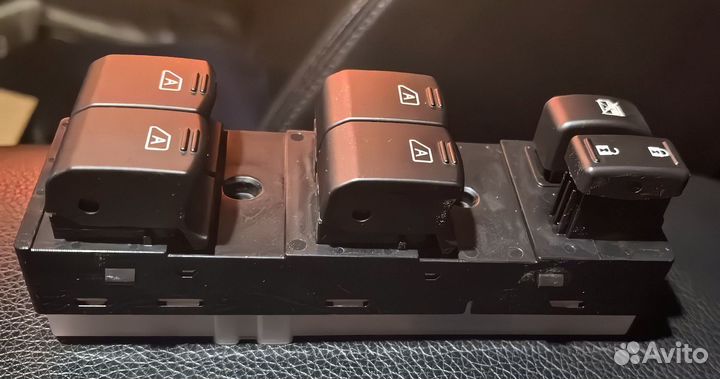 Блок кнопок стеклоподъёмников на Infiniti