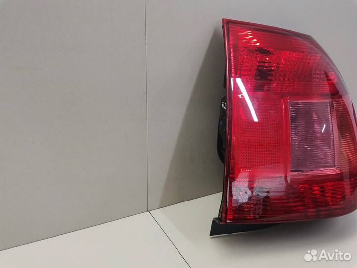 Фонарь задний левый Toyota Corolla Runx E120 2001