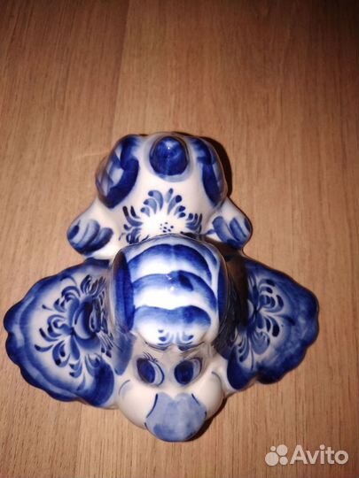 Фигурки и икорница гжель