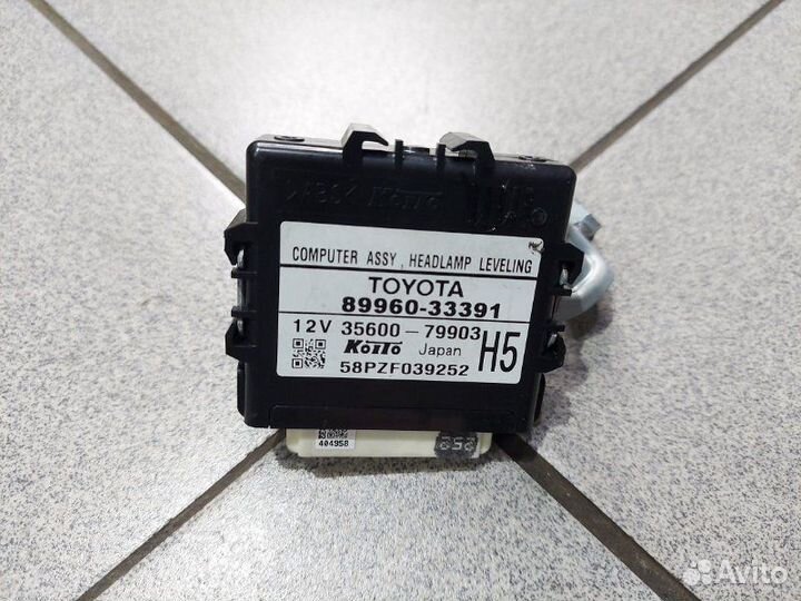 Блок управления светом Toyota Camry AVV50-1050975