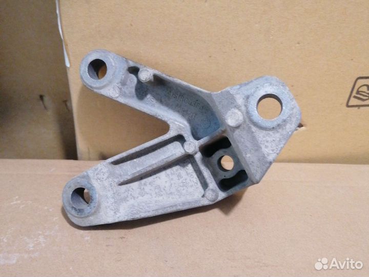 Кронштейн коробки форд фокус 3