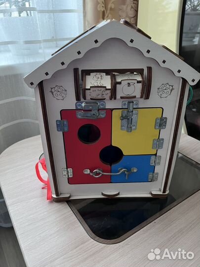 Бизиборд домик