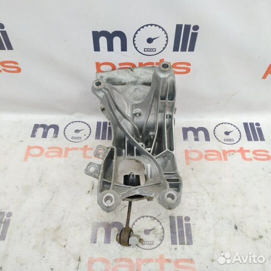 Кронштейн двигателя правый Audi A5 8W 2018