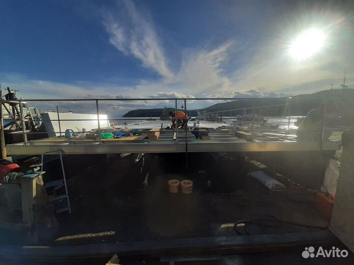 Катер тетрамаран, платформа для хаусбота