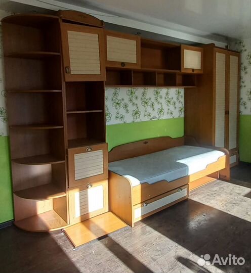 Шкаф-стенка с кроватью, письменный стол