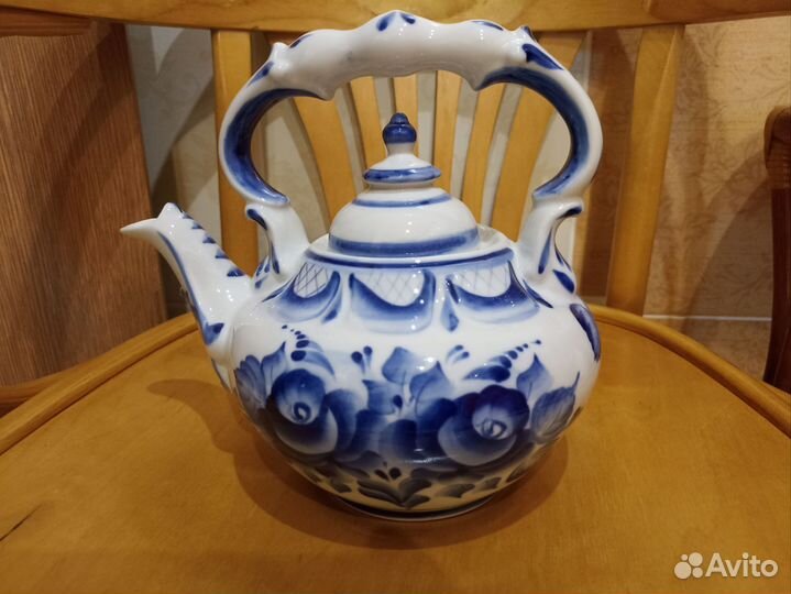 Чайник. Фарфор.Гжель. Ручная роспись