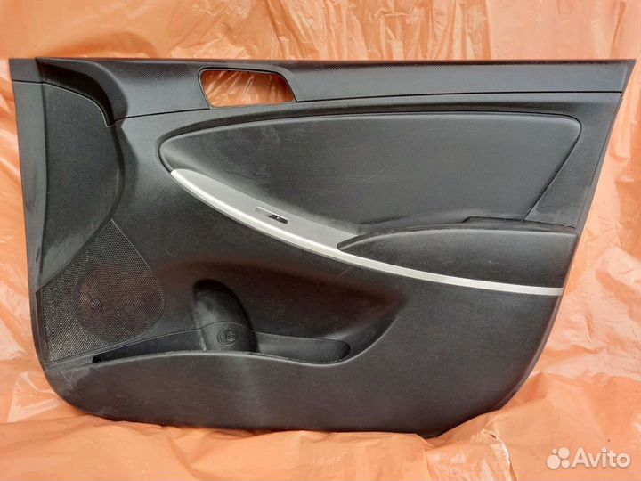 Обшивка двери передняя правая Hyundai Solaris 1