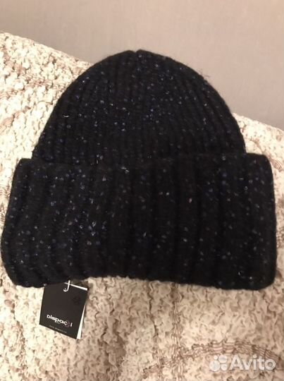 Шапка с обьемным отворотом женская