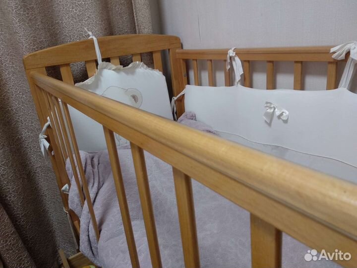 Кроватка детская из массива