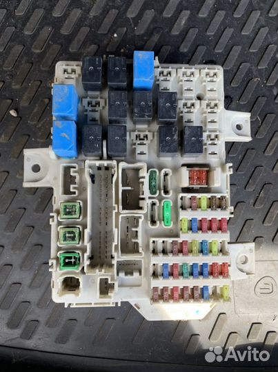 Блок предохранителей Mitsubishi Colt