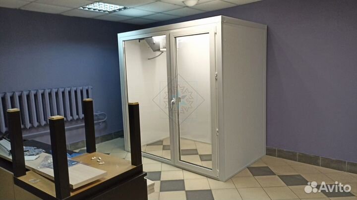 Цветочная витрина черного цвета