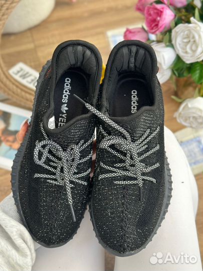 Новые кроссовки adidas Yeezy boost чёрные женские